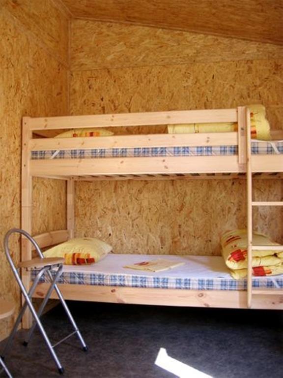 Kempings Stieres Un Majas Virtuve Upesgriva Habitación foto
